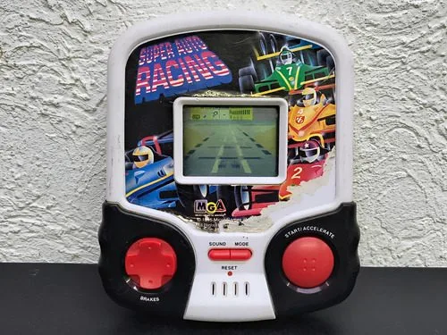 Videojuego Super Auto Racing D Microgames Of América Vintage Rojo Con Blanco Y Negro — Gaming vintage, años 90s