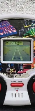 Videojuego Super Auto Racing D Microgames Of América Vintage Rojo Con Blanco Y Negro — Gaming vintage, años 90s (foto 3)