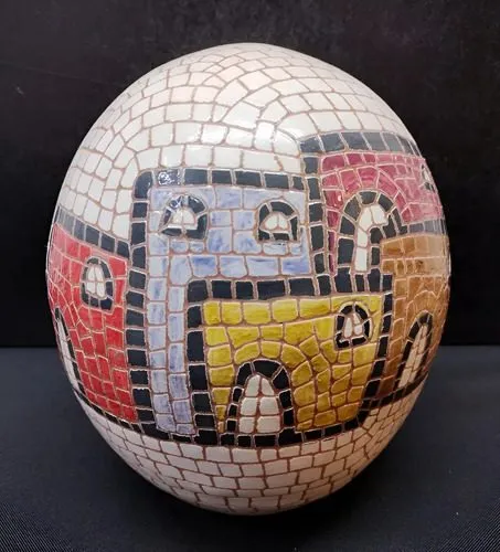 Figura Decorativa Esfera Ovalada De Mosaico Artesanal 16cm  Beige Con Colores