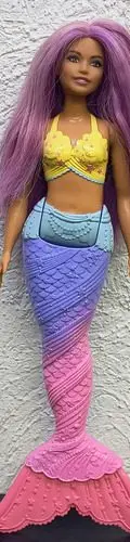 Muñeca Barbie Dreamtopia Diseño Sirenas Color Morado Mate — Coleccionables vintage, años NOW (foto 3)