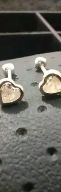 Aretes Broquel Corazón Zirconia Ch En Plata Fina .925 Plateado — Coleccionables vintage