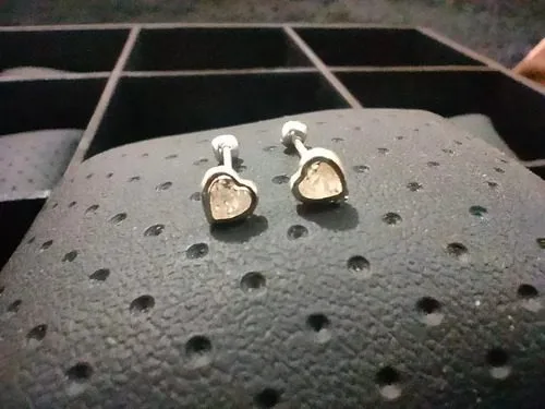 Aretes Broquel Corazón Zirconia Ch En Plata Fina .925 Plateado — Coleccionables vintage