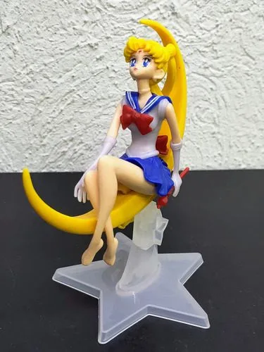 Figura Sailor Moon Con Base De Luna Pvc 15cm — Coleccionables vintage