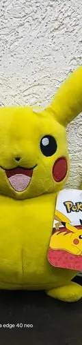 Peluche Pokémon Pikachu Nintendo Game Freak 2024 Original Amarillo — Gaming vintage, años NOW