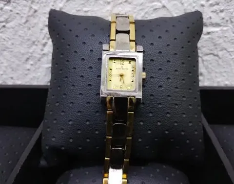 Reloj Pulso Anne Klein Acero Inox Mujer Con Detalle Original Dorado Con Plateado Plateado Dorado
