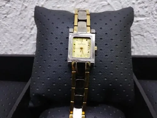 Reloj Pulso Anne Klein Acero Inox Mujer Con Detalle Original Dorado Con Plateado Plateado Dorado — Decoración vintage