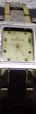 Reloj Pulso Anne Klein Acero Inox Mujer Con Detalle Original Dorado Con Plateado Plateado Dorado — Decoración vintage (foto 4)
