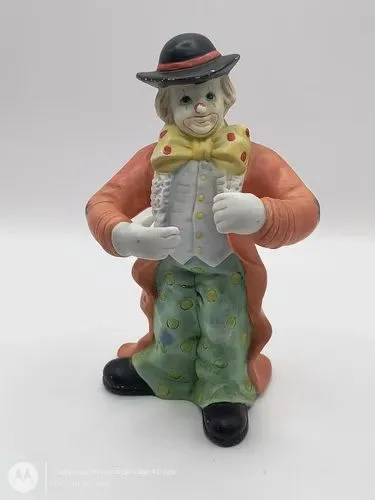 Payaso Elegante Con Saco Antiguo De Porcelana Vintage 80s Naranja Con Verde — Decoración vintage, años 80s