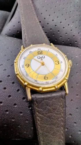 Reloj Q&q De Cuerda Vintage Para Mujer Original Negro Dorado Blanco
