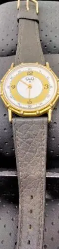Reloj Q&q De Cuerda Vintage Para Mujer Original  Negro Dorado Blanco — vintage México (foto 2)