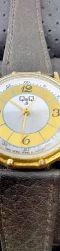Reloj Q&q De Cuerda Vintage Para Mujer Original  Negro Dorado Blanco — vintage México (foto 4)