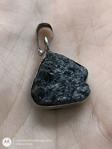 Dije De Turmalina Negra Recubrimiento Latón Plateado 3cm Negro