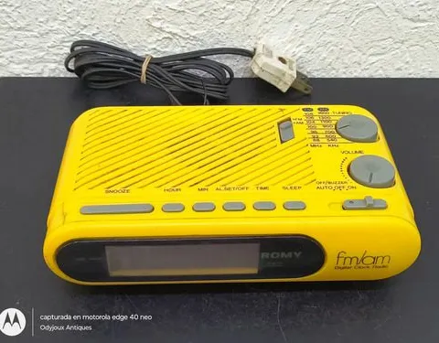 Radio Reloj Digital Romy Am/fm Ae215 Vintage No Sirve Repara Amarillo