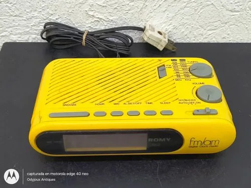 Radio Reloj Digital Romy Am/fm Ae215 Vintage No Sirve Repara Amarillo — Audio vintage, años 80s