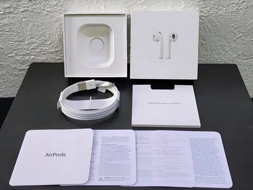 Caja De AirPods Apple Con Cable Usb C A Lightning Original Blanco — Tech vintage, años NOW