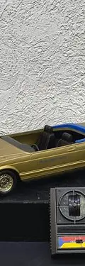 Mercedes-benz 560 Sl Hip Yick Int. 1988 Vintage Con Detalle Dorado Oscuro Mercedes-benz 560 Sl — Decoración vintage, años 80s