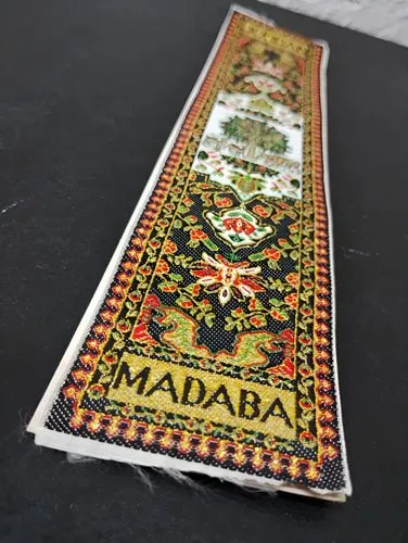 Separador De Libros Jordania Retro Vintage Tela Madaba  Dorado Rojo Verde Negro Blanco Árbol Y Venados
