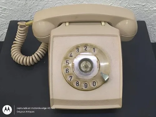 Teléfono Antiguo De Disco Intedetel Sonofon Rosa Vintage 70s Rosa Pálido — Tech vintage, años 70s