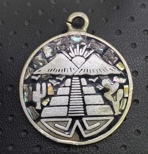 Dije Pirámide Y Calendario Azteca En Plata Ley .925 Abulon Plateado
