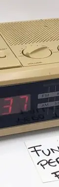 Radio Reloj Digital Sony Dream Machine Icf-c2w Am/fm 2 Bands Beige — Audio vintage, años 80s