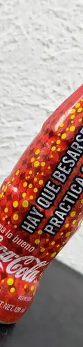 Mini Botella Coca Cola Hay Que Besarse Más Práctica Año 2005 — Coleccionables vintage, años NOW