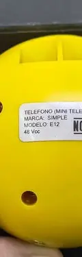Mini Teléfono Retro Tumbler Mini-phone E12 Emoji Cara Feliz Amarillo — Tech vintage (foto 3)