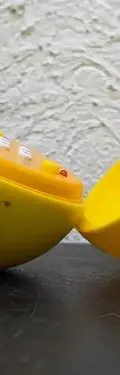 Mini Teléfono Retro Tumbler Mini-phone E12 Emoji Cara Feliz Amarillo — Tech vintage (foto 7)
