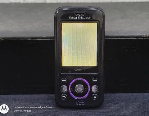 Celular Sony Ericsson W395 No Se Ve Pantalla Es Para Reparar Violeta Oscuro