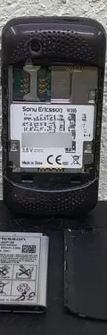 Celular Sony Ericsson W395 No Se Ve Pantalla Es Para Reparar Violeta Oscuro — Tech vintage, años NOW (foto 8)