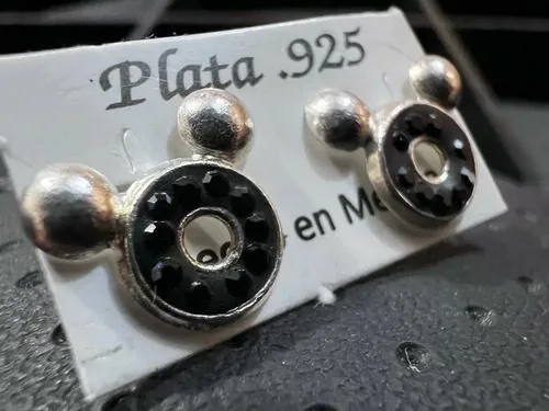 Aretes Broquel Mickey Mouse Zirconia Negro Plata Fina .925  Negro — Coleccionables vintage