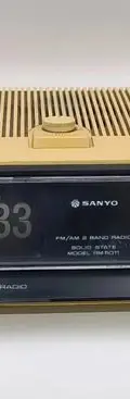 Radio Reloj Sanyo Rm5011 Vintage De Los Años 70s Con Detalle Beige Beige — Audio vintage, años 70s (foto 2)
