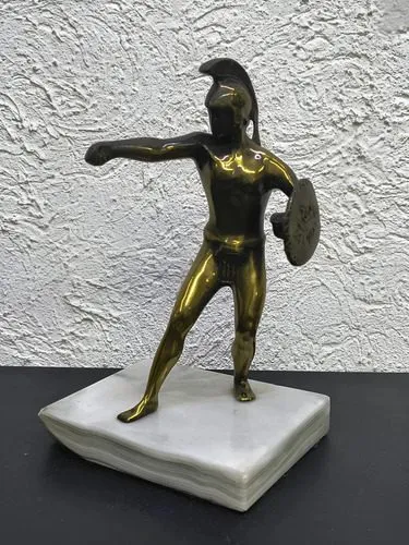 Figura De Metal Vintage Guerrero Griego Espartano En Mármol Dorado Oscuro