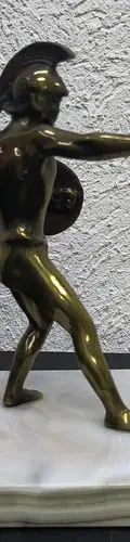 Figura De Metal Vintage Guerrero Griego Espartano En Mármol Dorado Oscuro — Coleccionables vintage (foto 3)