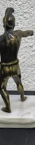 Figura De Metal Vintage Guerrero Griego Espartano En Mármol Dorado Oscuro — Coleccionables vintage (foto 4)