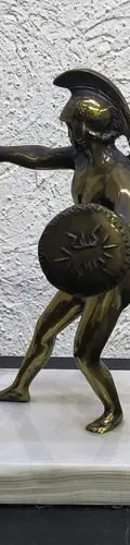 Figura De Metal Vintage Guerrero Griego Espartano En Mármol Dorado Oscuro — Coleccionables vintage (foto 5)