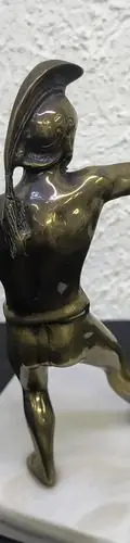 Figura De Metal Vintage Guerrero Griego Espartano En Mármol Dorado Oscuro — Coleccionables vintage (foto 6)