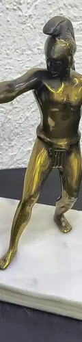 Figura De Metal Vintage Guerrero Griego Espartano En Mármol Dorado Oscuro — Coleccionables vintage (foto 8)