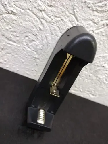 Cargador De Baterias Pilas Recargables Aa Y Aaa Usado — Tech vintage, años NOW