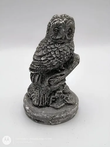 Estatua Figura Artesanal Animal Búho En Rama De Yeso 11.7cm Gris — Decoración vintage