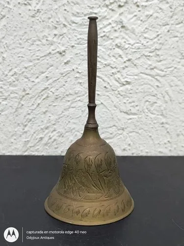 Campana Antigua De Latón Macizo Grabada Hindú Vintage 13cm — vintage México