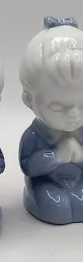 Figuras Niños Rezando Vintage Antiguas Porcelana 80's 3pz Blanco Con Azul — Decoración vintage, años 80s