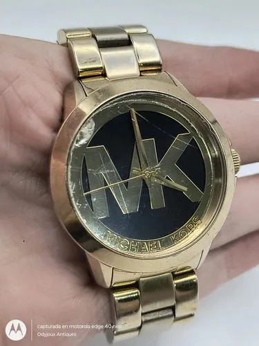 Reloj Michael Kors Mk6255 Dorado Metálico Con Detalle Orig Dorado Negro
