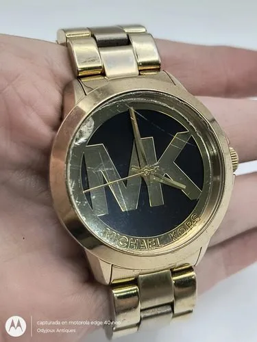 Reloj Michael Kors Mk6255 Dorado Metálico Con Detalle Orig Dorado Negro
