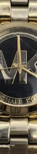 Reloj Michael Kors Mk6255 Dorado Metálico Con Detalle Orig Dorado Negro