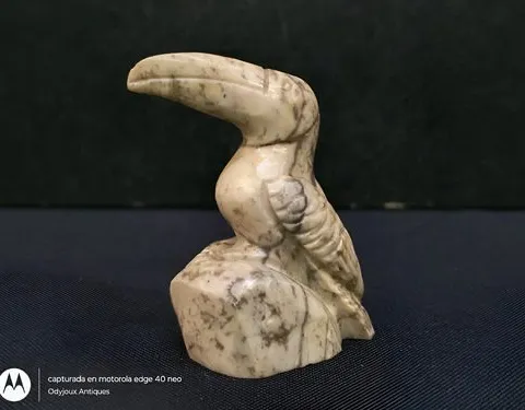 Figura Decorativa Mini Tucán Tallada A Mano En Mármol Coral