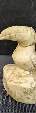 Figura Decorativa Mini Tucán Tallada A Mano En Mármol Coral — Decoración vintage (foto 2)