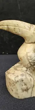 Figura Decorativa Mini Tucán Tallada A Mano En Mármol Coral — Decoración vintage (foto 6)