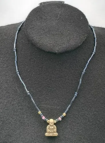 Collar Artesanal De Buda Buddah Con Cuentas De Chaquiron Azul Metalico