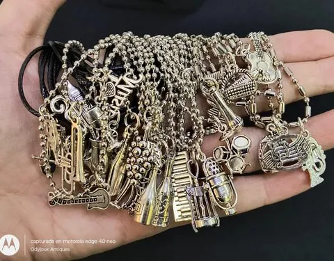 Lote Collares Colgantes Instrumentos Musicales Acero 32pz Plateado