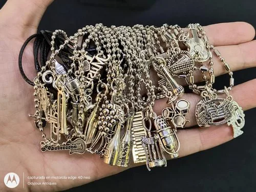 Lote Collares Colgantes Instrumentos Musicales Acero 32pz Plateado — Coleccionables vintage